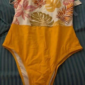 NWT Cupshe one piece swimsuit